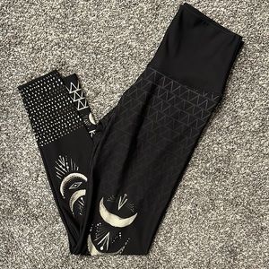 onzie Las Lunas High Rise yoga leggings (GUC)